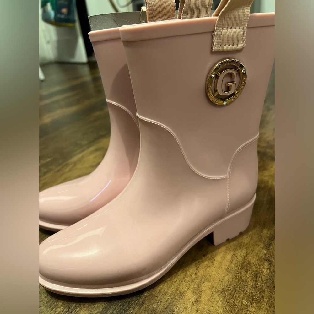 Guess Kaye Rainboots, New Without Tags, with shoe inserts still inside.